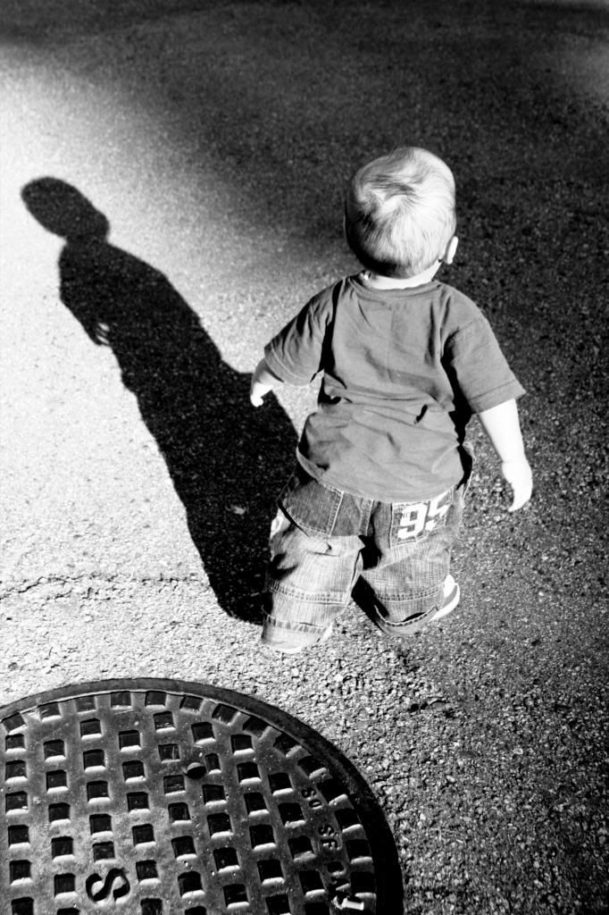 IMAGE: http://i1278.photobucket.com/albums/y510/robfontelera78/Club%20Shots/EJ_01.jpg