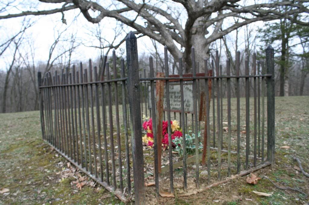 IMAGE: http://i1278.photobucket.com/albums/y513/lmhillyer82/241_zps9f2f0330.jpg