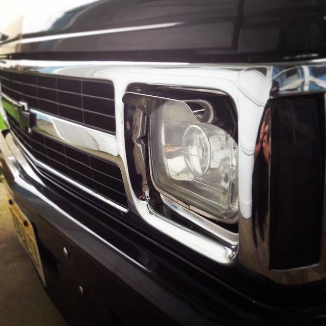 Grill is back on with smoked turns and new chrome eyelids. Looking classic. #s10 #thelocalthirteenshoptruck photo 10150705_627783290643331_5026035866998166843_n.jpg
