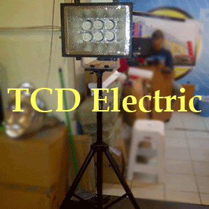Tiang Tripod untuk Lampu Sorot Energy Saver