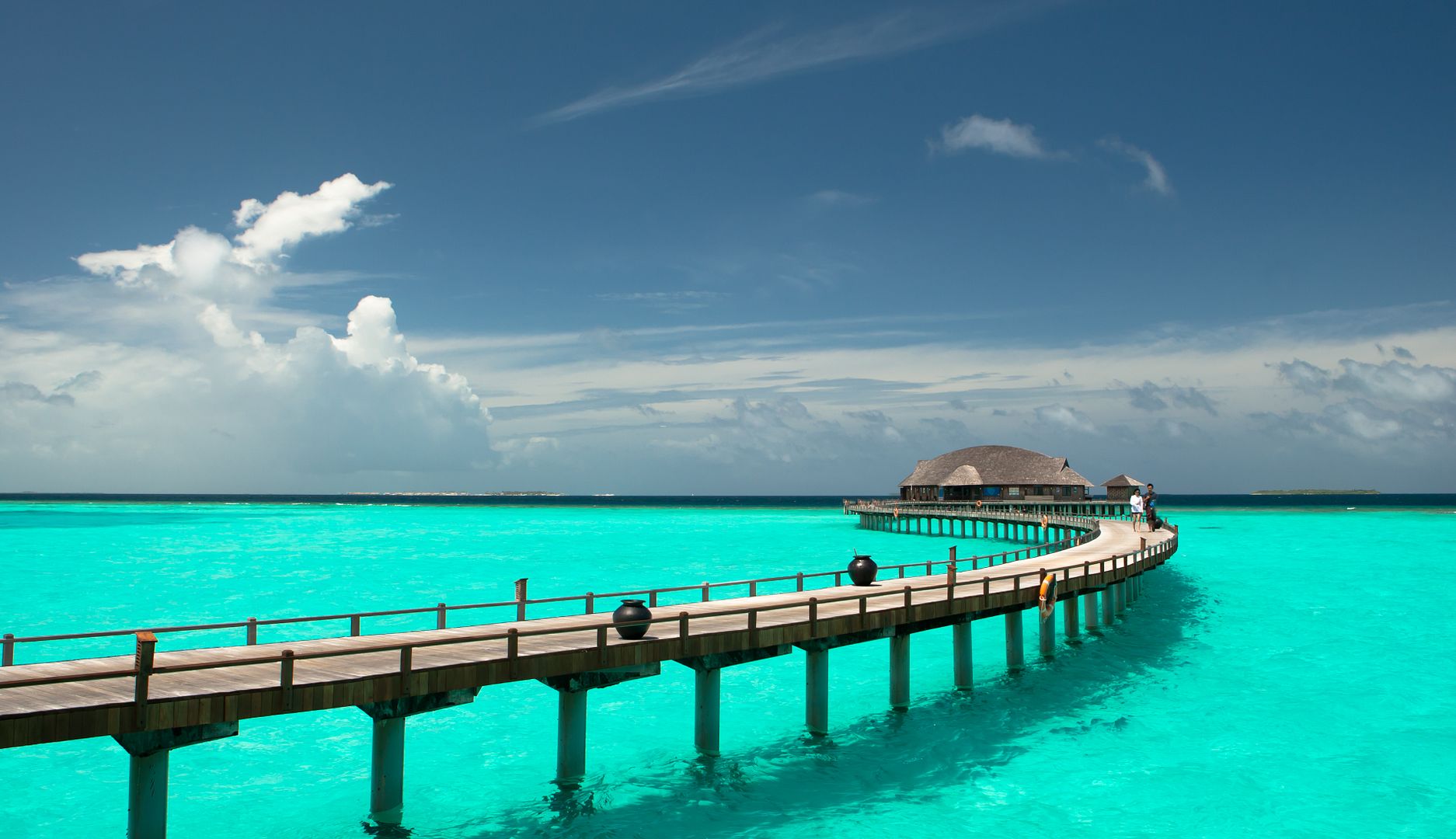  photo Sun Siyam Maldives Jetty LS SF-1 - HERO.jpg